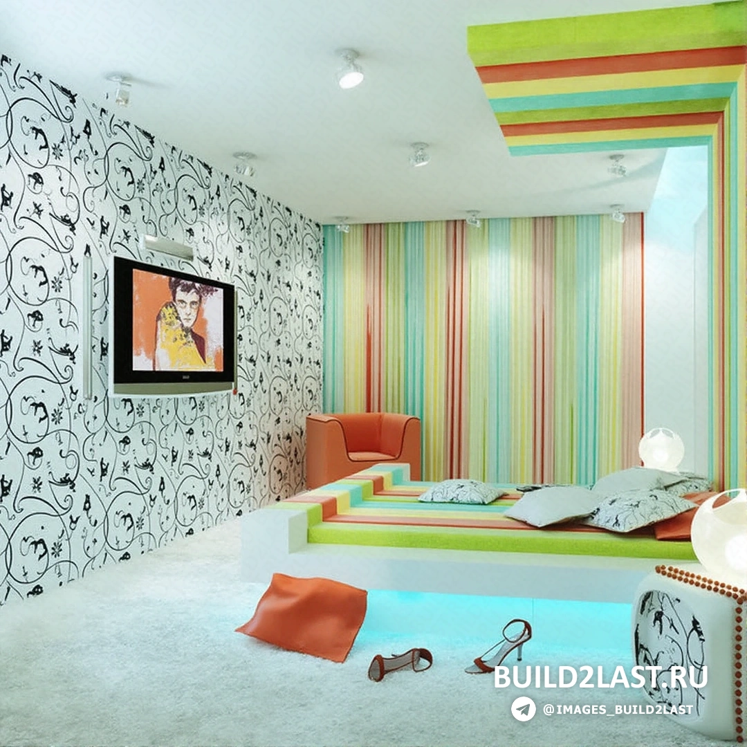 Детская комната с разноцветным ковром, портьерами, кроватью, столом и стульями