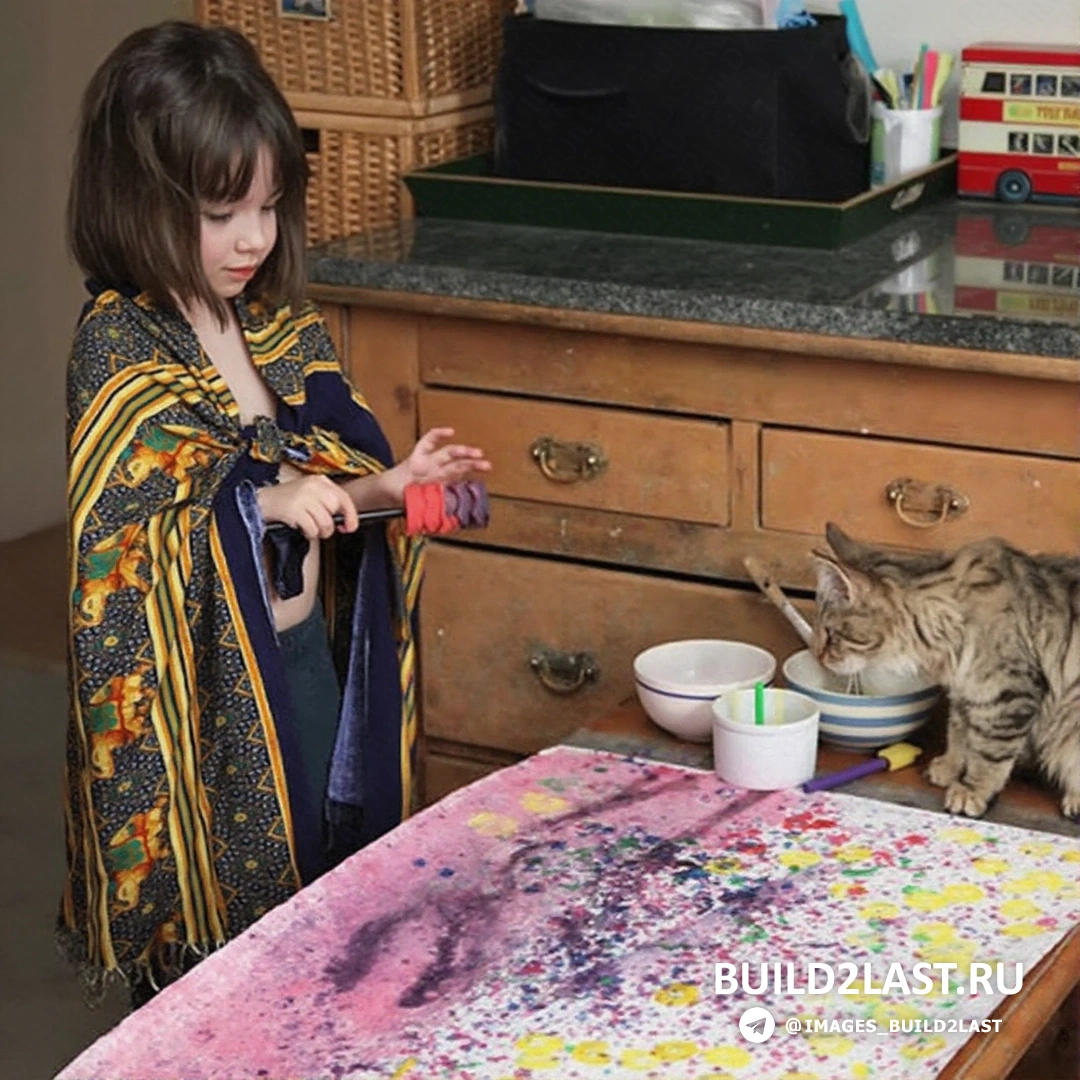 Картина, изображающая яркое и красочное абстрактное изображение с размазанными мазками разных цветов