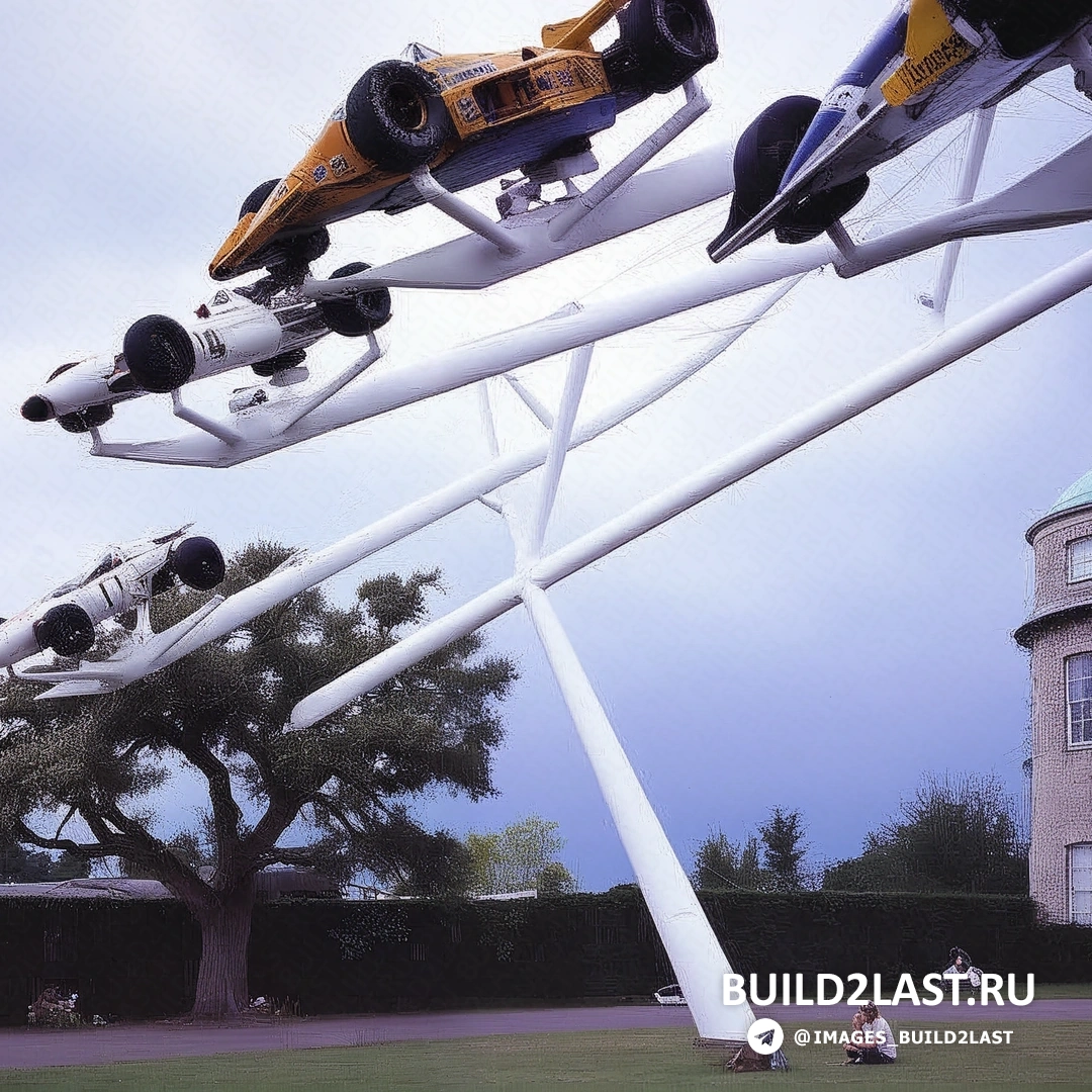 Красная скульптура автомобиля Джерри Джуда на фестивале в Великобритании. Яркая работа, привлекающая внимание.