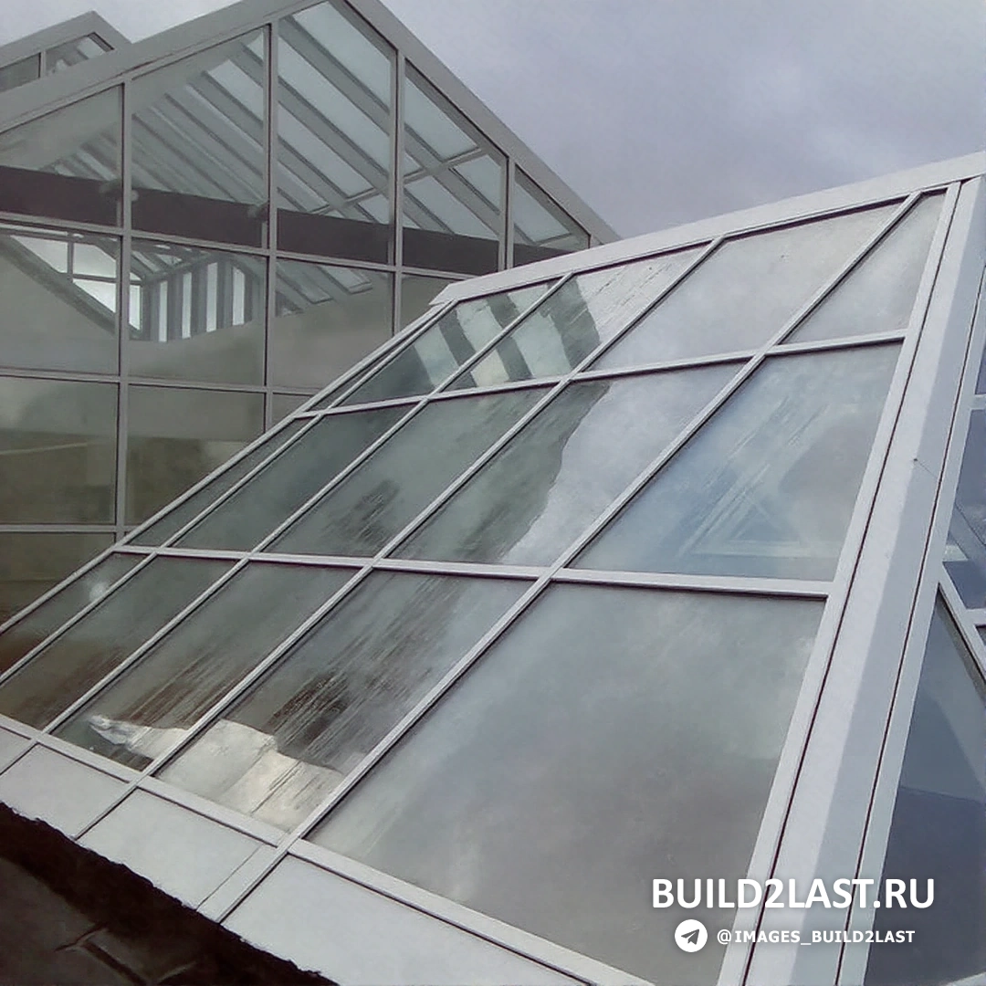 Панорамное остекление с алюминиевыми рамами и стеклом для создания стильных и светлых пространств.