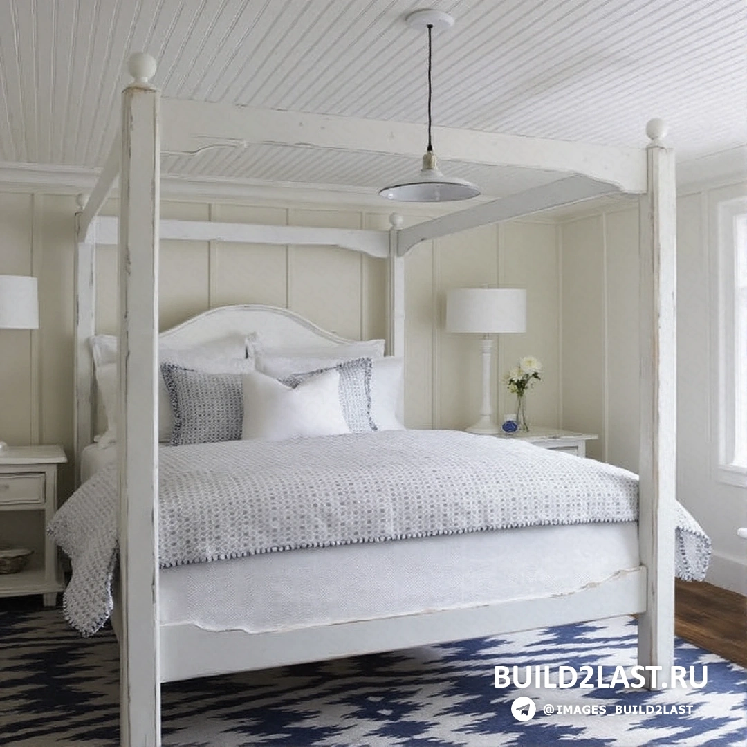 Спальня с темным деревом, белым постельным бельем и реечным потолком.