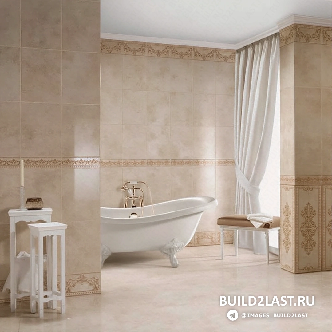 Столешница с золотистыми акцентами и смесителем из дикого камня в ванной.